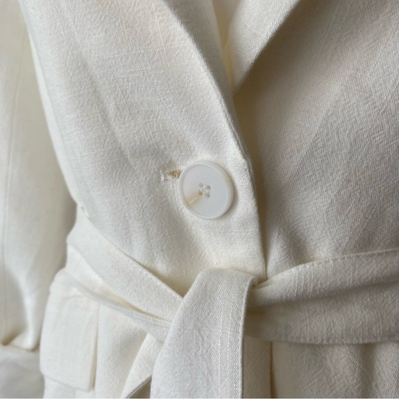 Belted Ecru Blazer | WALTER BAKER - Picture 9 of 16